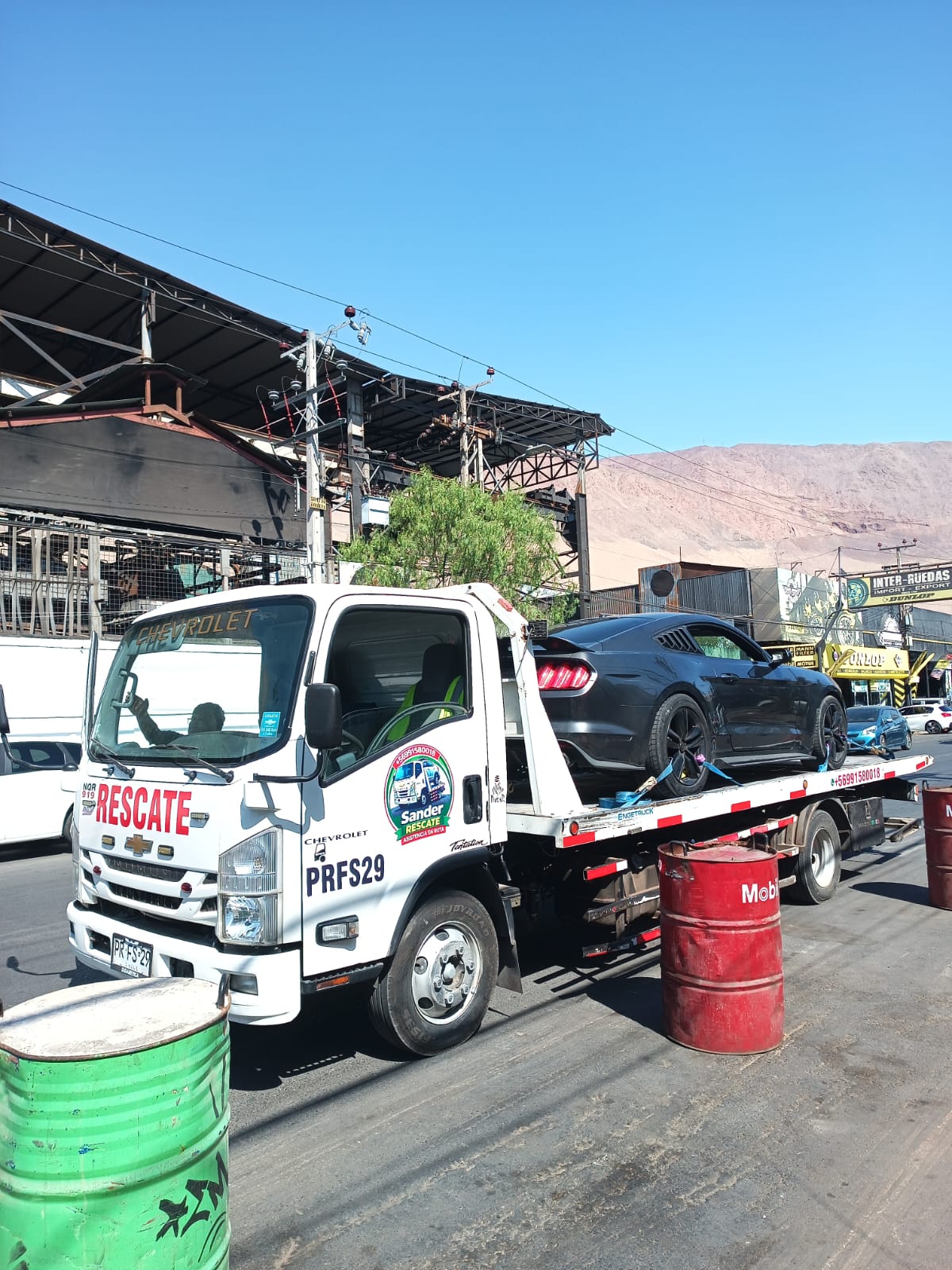 Grúa en operación en Iquique